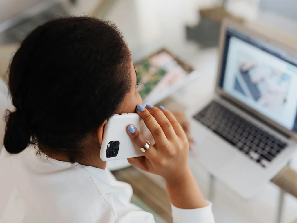 Vad är en softphone? Så fungerar mjukvarutelefonen