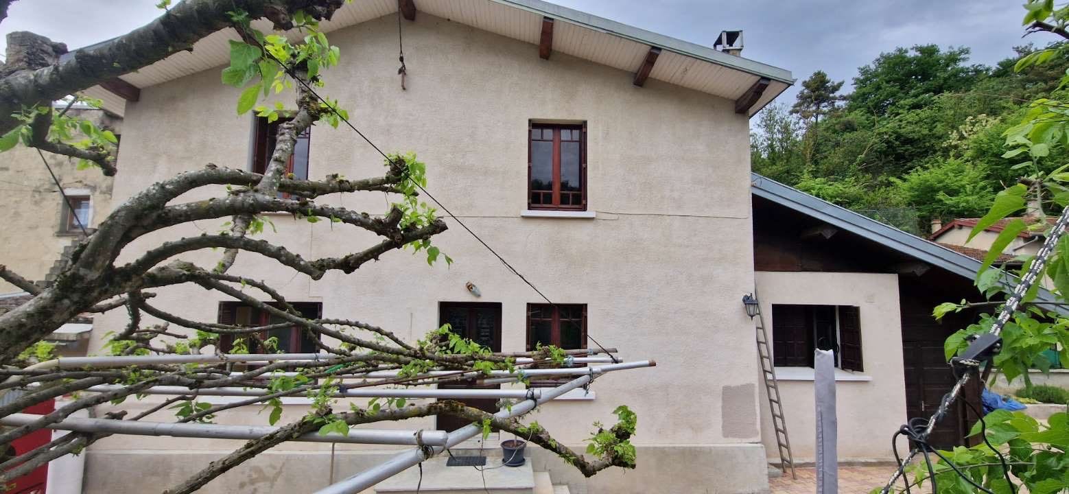 Maison beige rénovée en isolation thermique par l'extérieur à Beaumont-Monteux par DLS Facade.