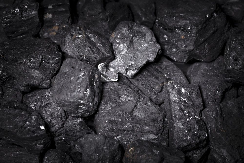  African Diamond Producers Eye Stake in De Beers After Anglo Stake Sale