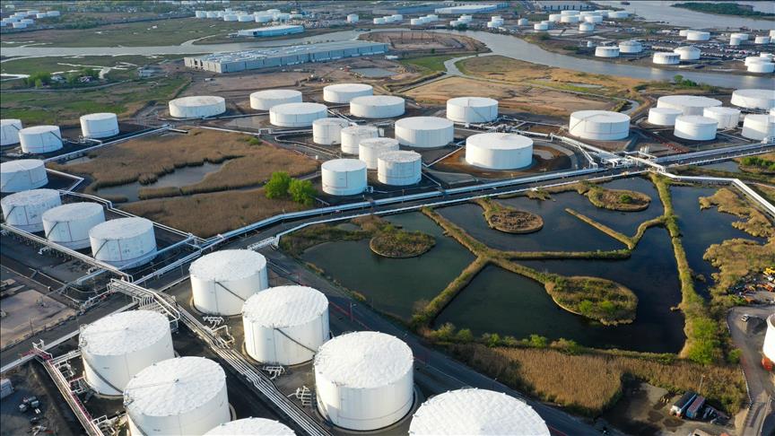 Oil prices surge on supply fears