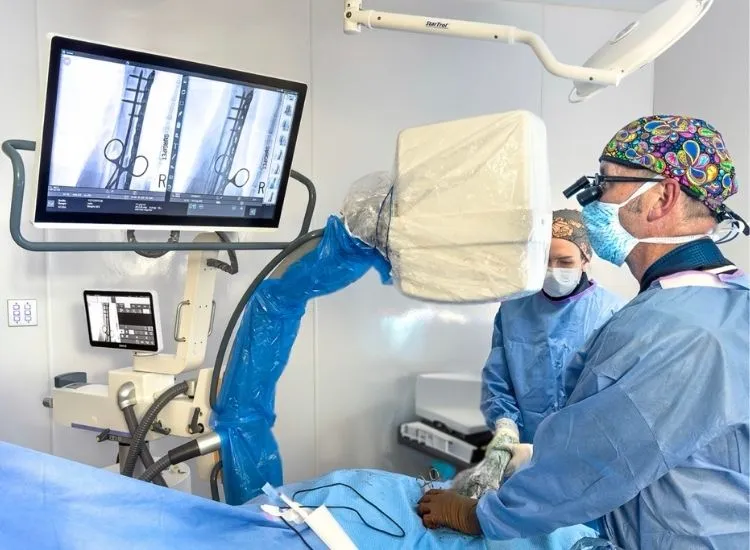 Veterinary team at SurgiPet using C-arm fluoroscopy for precise orthopedic surgery.