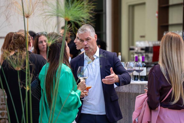 A story being told over drinks at an A305 gathering