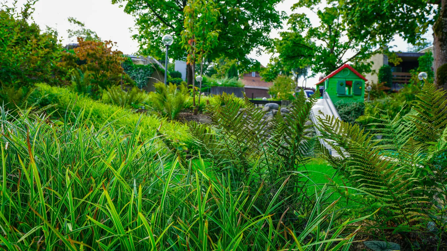 kinderspielplatz und gartenbau