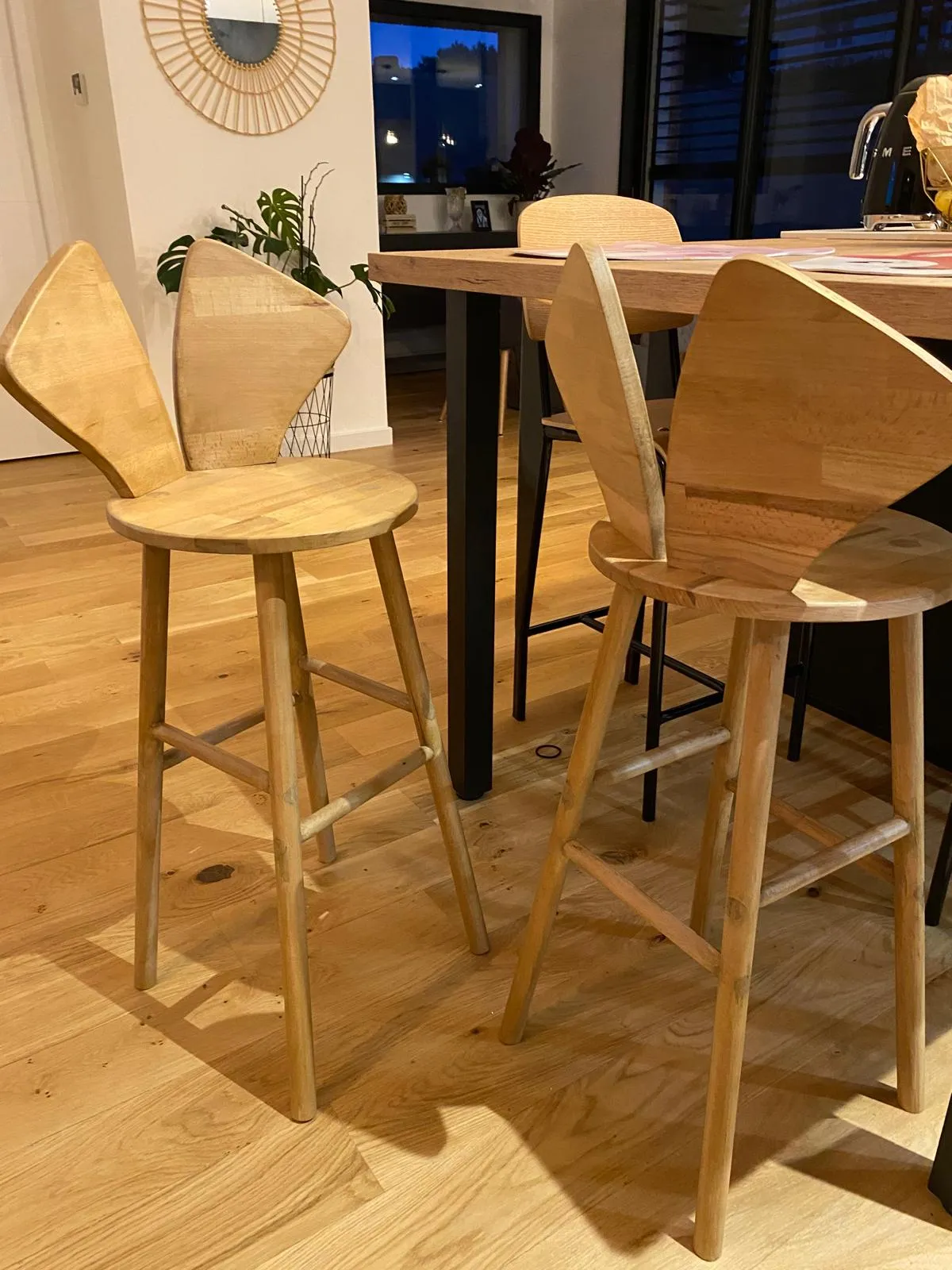 Deux chaises d'ébéniste en bois.