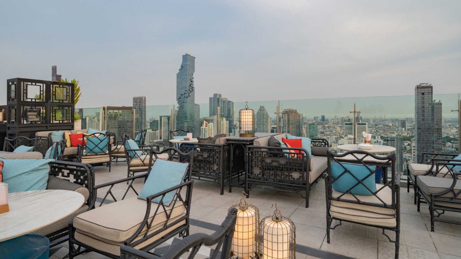 O Dubai Lounge and Club with Skyline Views