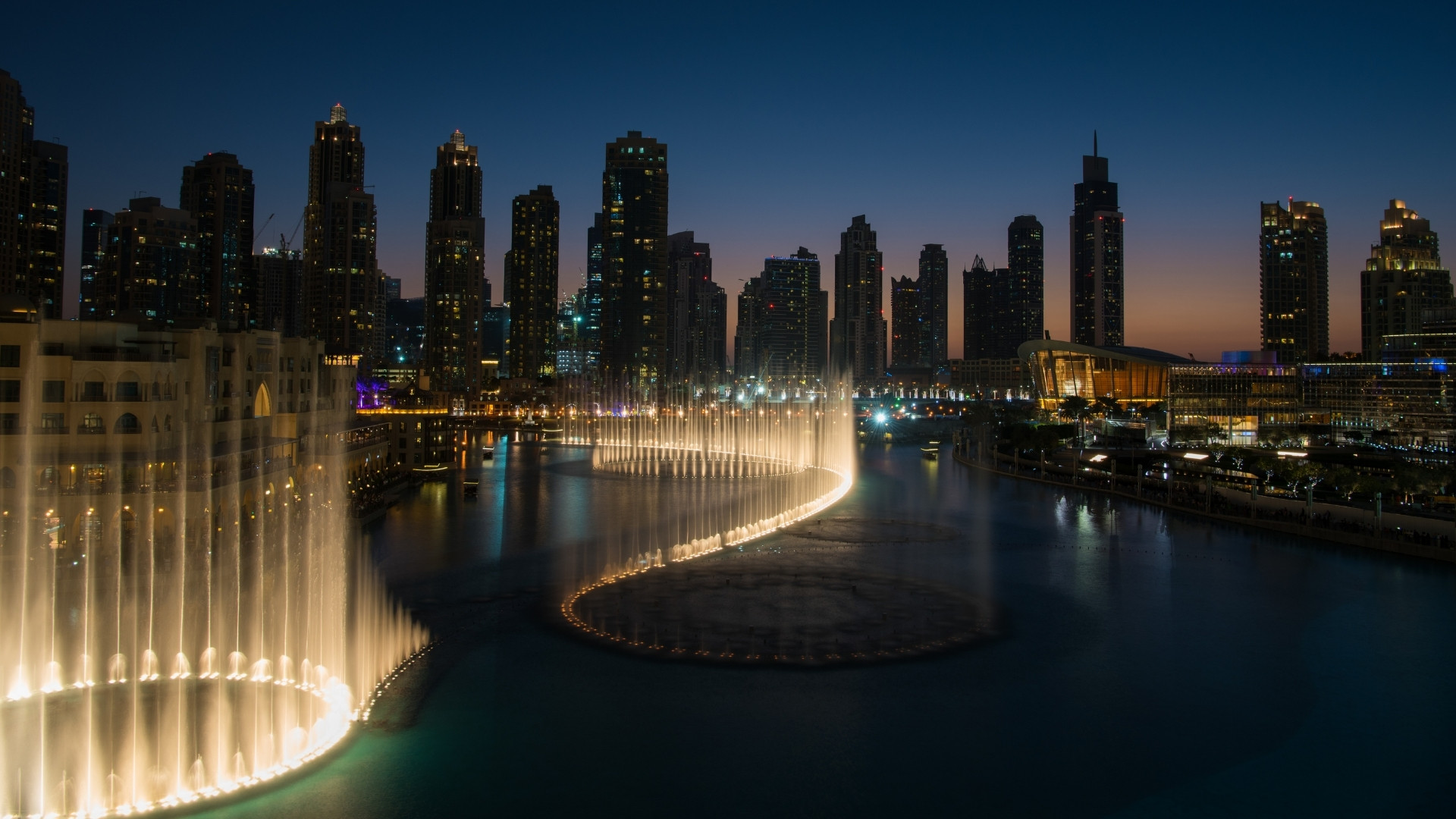 Dubai Fountain Synchronised Performance