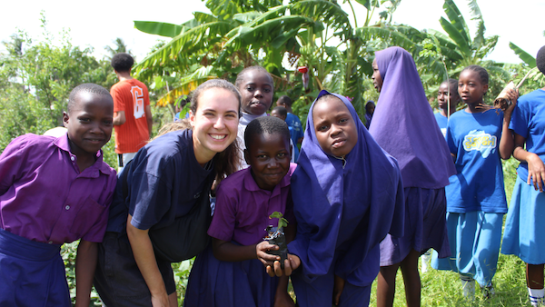 Volunteering in Kenya for teenagers group of African children smiling