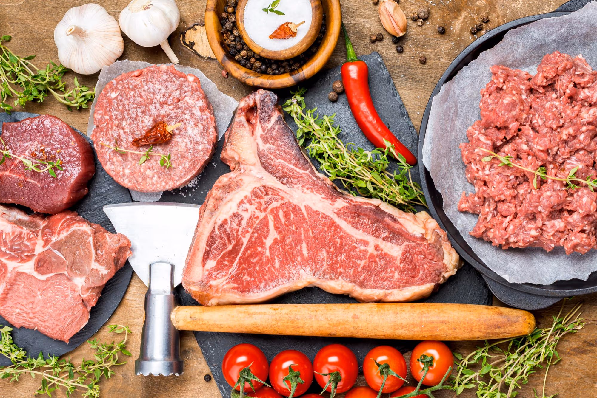 Dieta Carnivoră: Ce este, ce mănânci și ce beneficii sau riscuri are