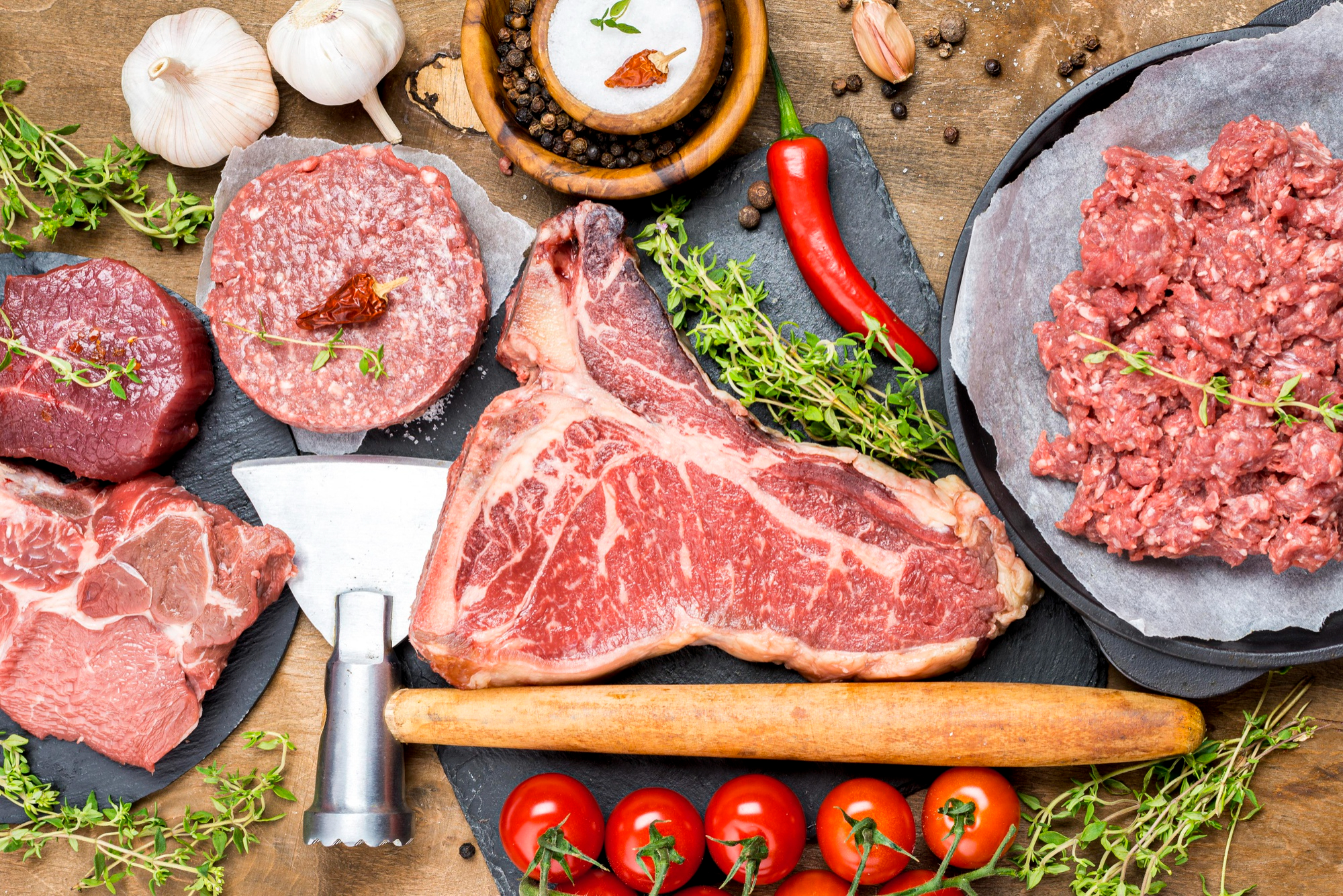 Dieta Carnivoră: Ce este, ce mănânci și ce beneficii sau riscuri are