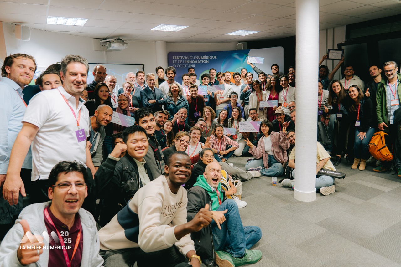 Participants, organisateurs et partenaires réunis lors du Hackathon IA for Impact de La Mêlée Numérique