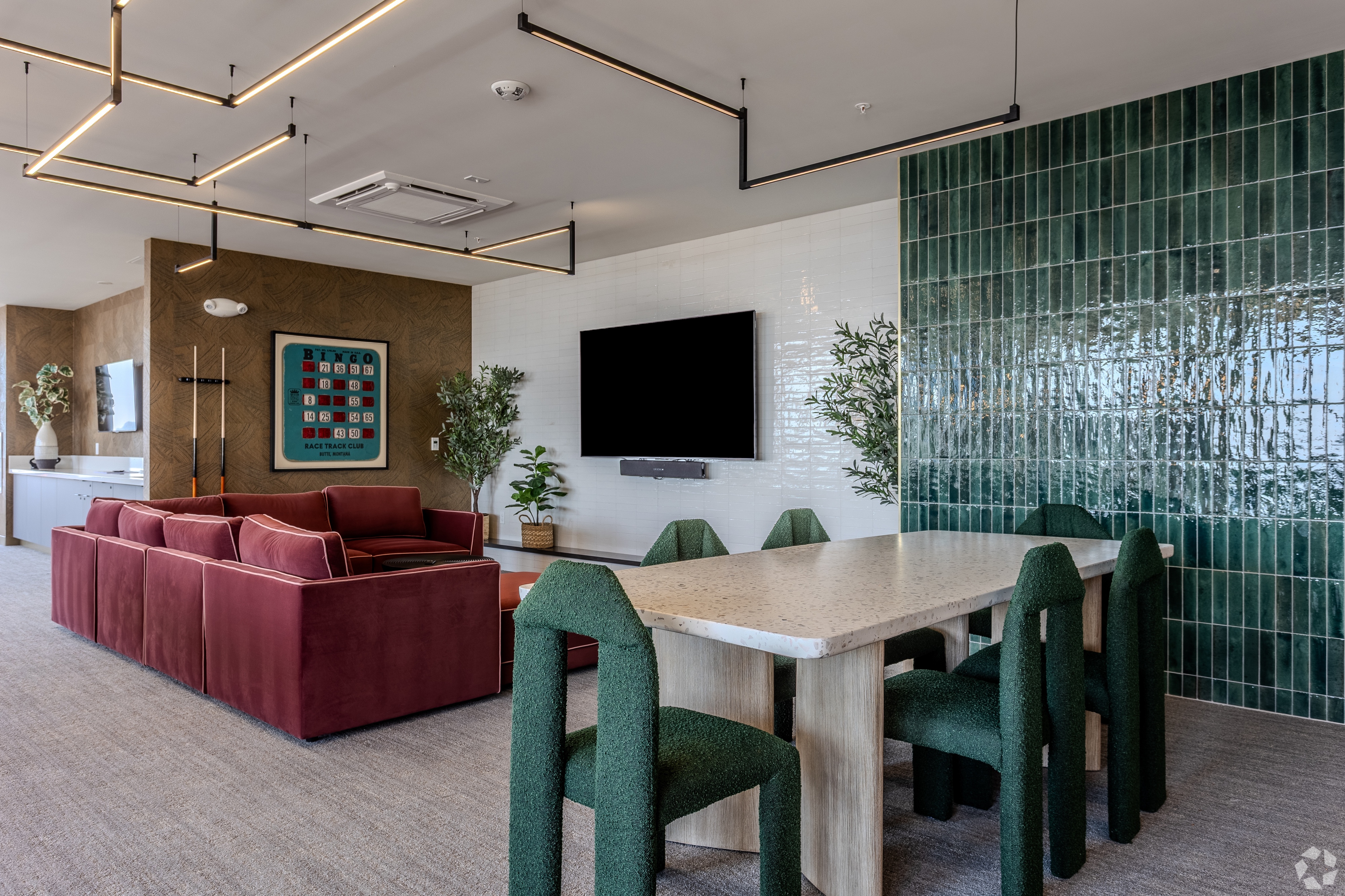 Stylish resident lounge and co-working space with various seating options, including a bar and tables, and city views, at Continental Tower in Columbus, Ohio.