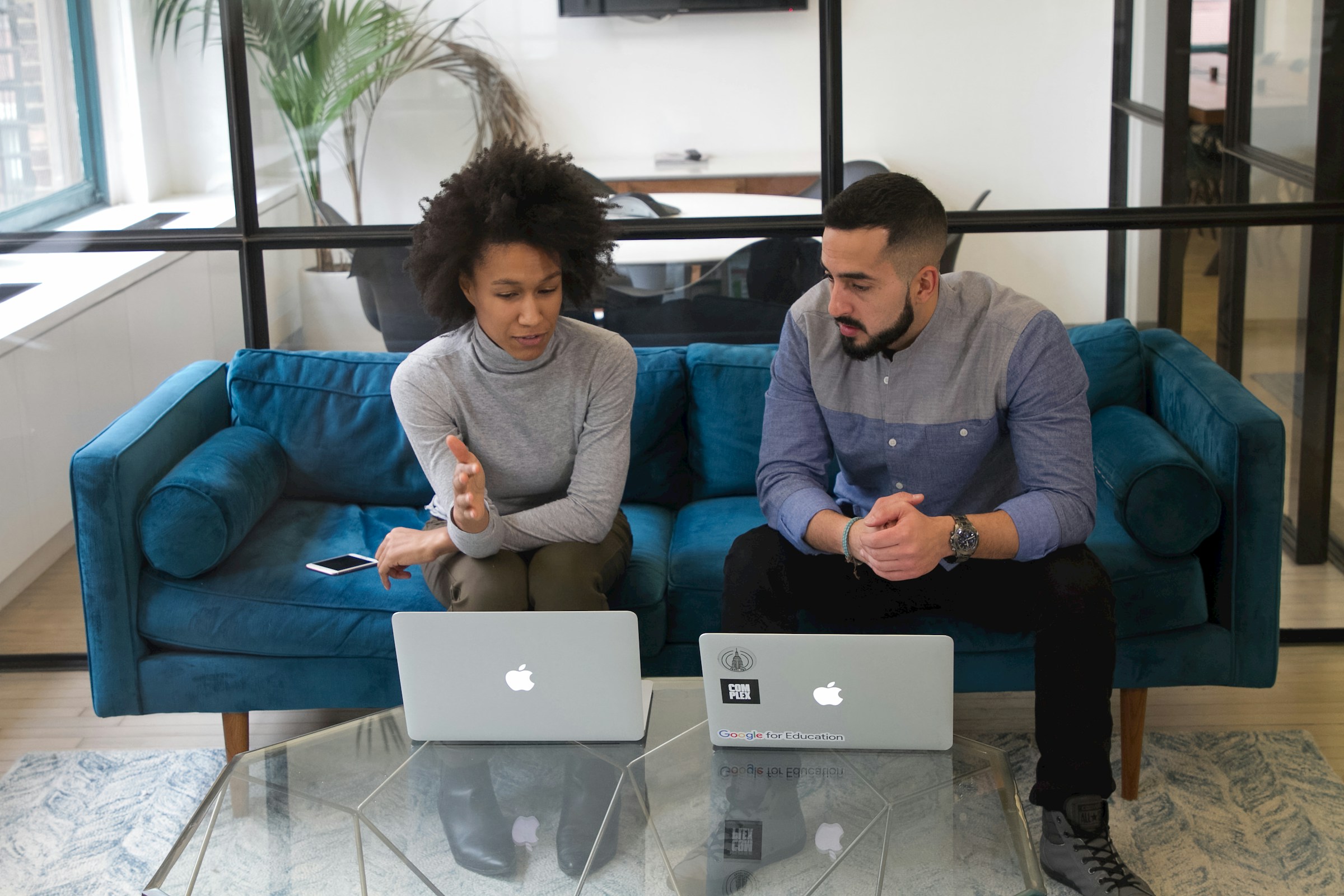 employees making a strategy - How to Find Suppliers for Dropshipping