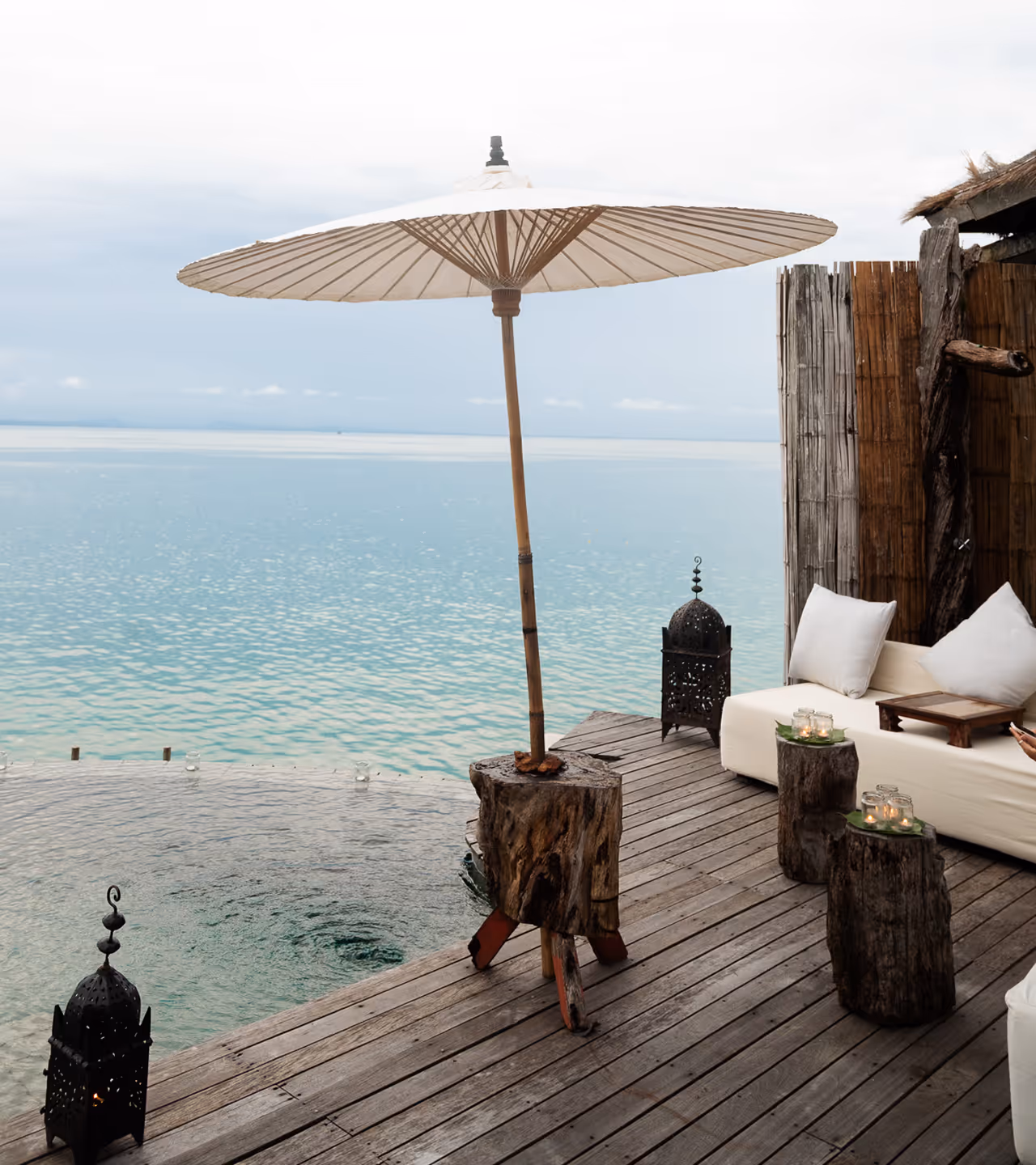 We believe in aesthetics with integrity, collaborating with local artisans to create contemporary spaces and design collections with a traditional soul.