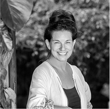 Meet Melita
Founder & CEO
Entrepreneur, activist and thought leader Melita Koulmandas champions responsible business as a force for social impact and ecological regeneration.