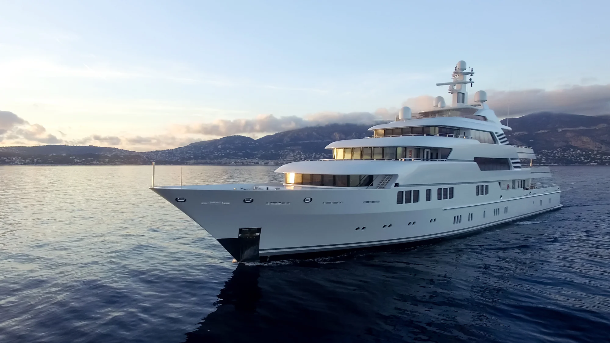 Luxury superyacht with qualified chef onboard, the result of montclair chef's assistance