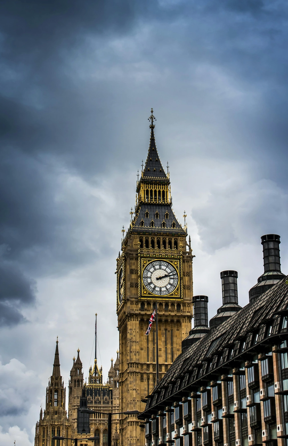 Big Ben in Westminster, London – symbol of the city where Montclair Chef provides elite private chef services for high-net-worth families.