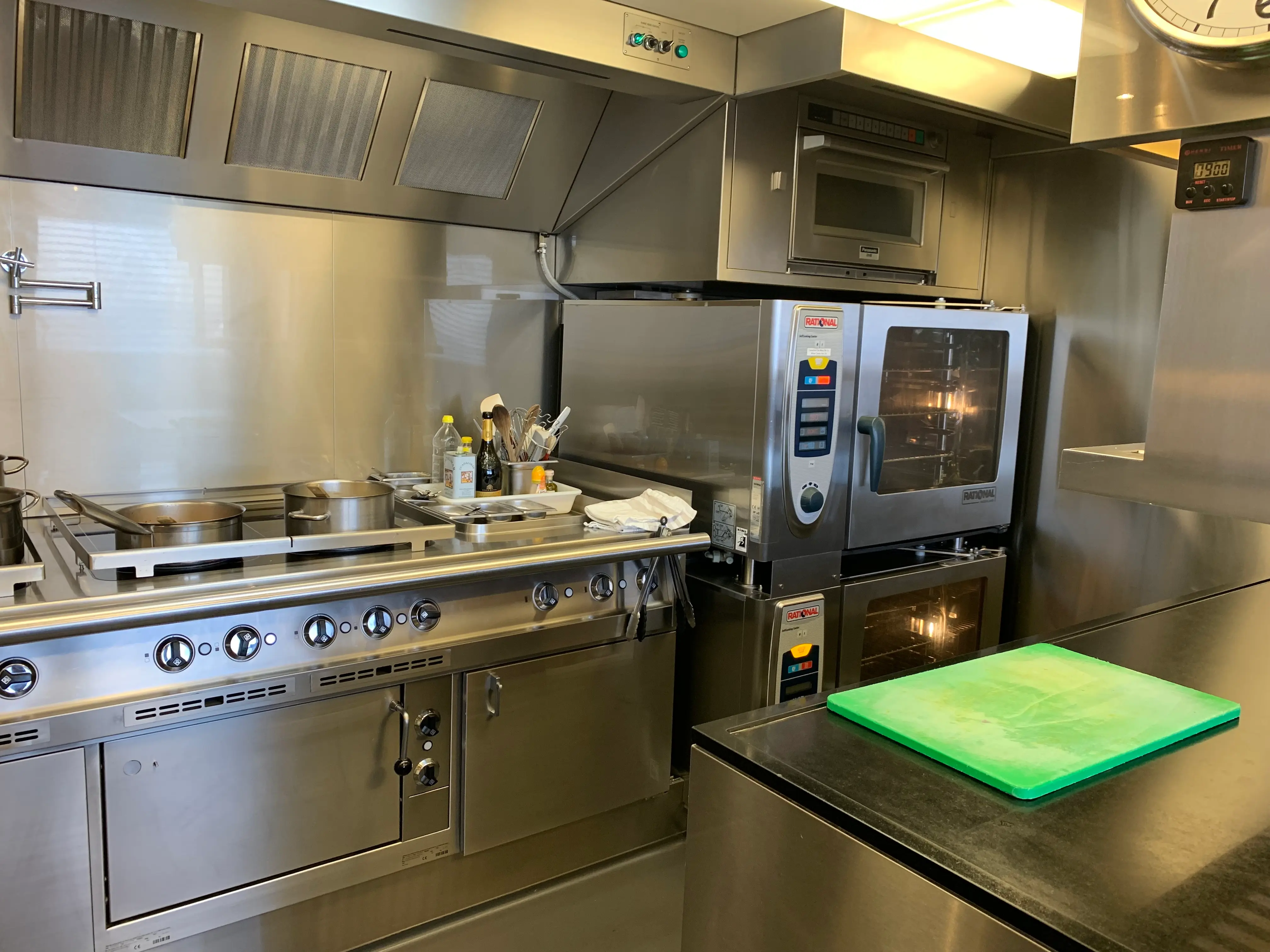 Yacht Kitchen - Dockwalk Feature