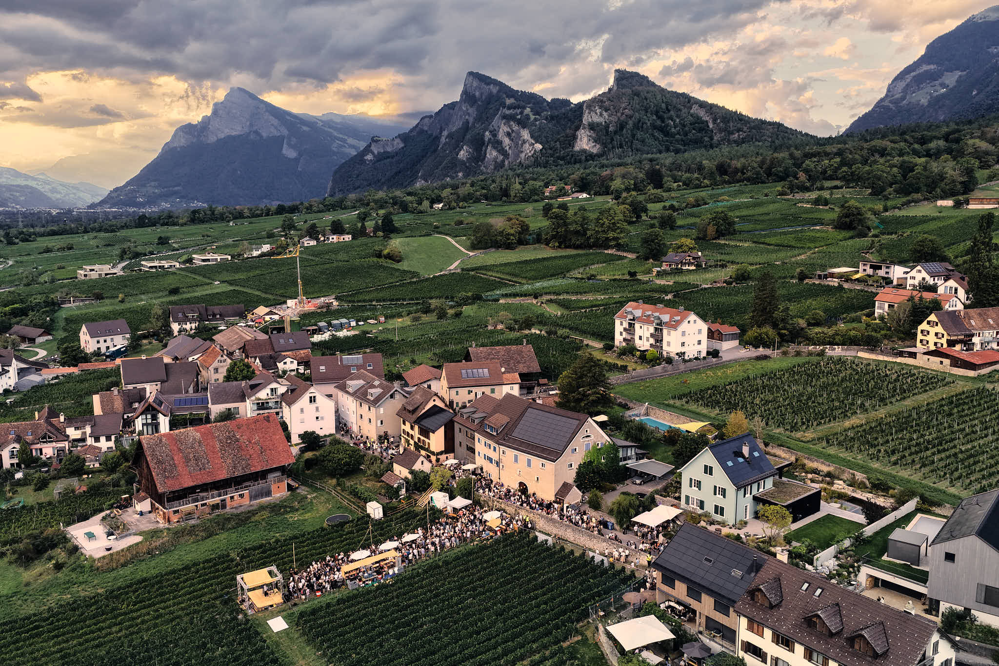 Drohnenaufnahme Weinfest Maienfeld 2026 Weingut Lampert 