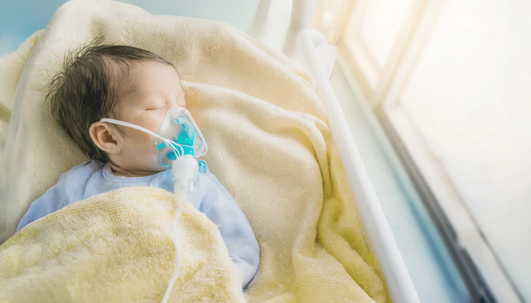 Neugeborenes in der Intensivstation