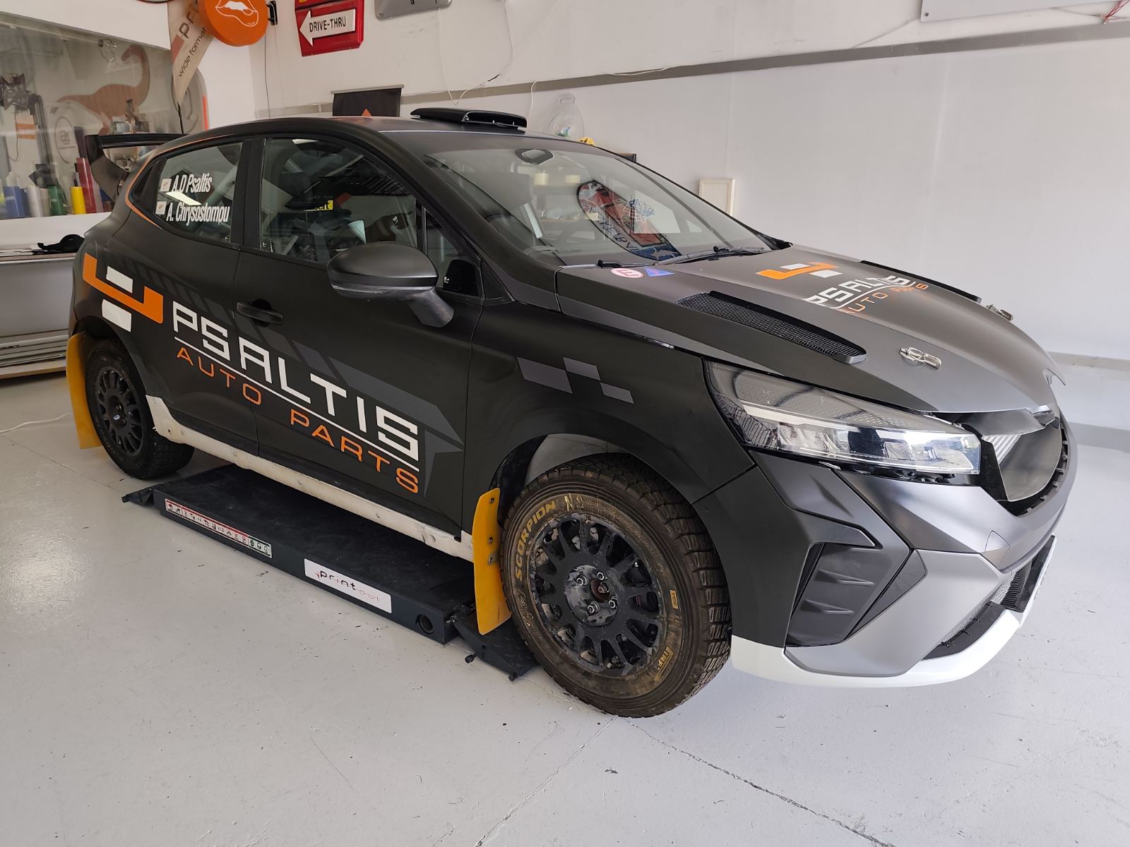 renault clio r3 rally car