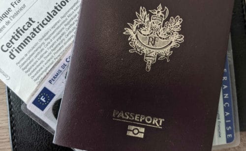 Certificat d'immatriculation et permis de conduire © Cabinet MCE - Marie Camille ECK, Avocat usurpation d’identité