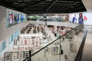 Debenhams issues profit warning