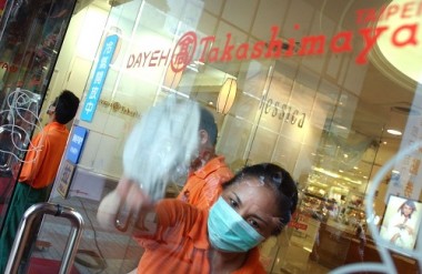 Takashimaya to leave China
