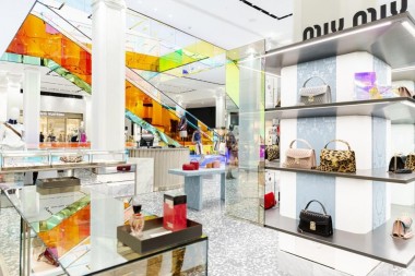 Saks opens ground floor accessories on Fifth Avenue