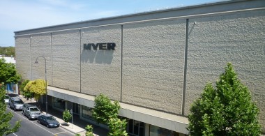 Myer to try outlet format