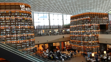 Library boosts traffic in South Korea Mall