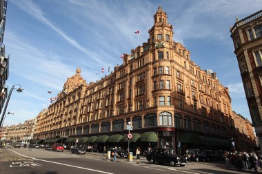 Harrods to refurbish for tourists