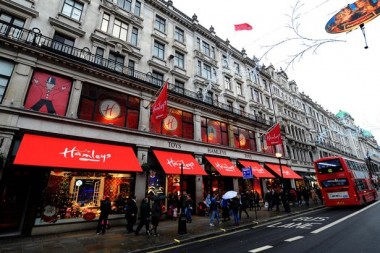Hamleys owner considers House of Fraser