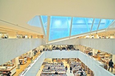Stockmann considers divesting its Book House property