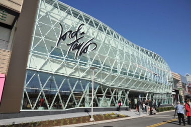 Lord & Taylor mulls bankruptcy