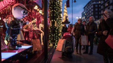 Dolce & Gabbana take over Harrods windows