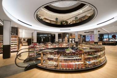 La Grande Epicerie opens on the right bank of Paris