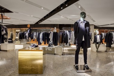 Harvey Nichols signs up to Farfetch