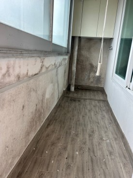 베란다 곰팡이 청소: 타일·줄눈·배수구 점검법