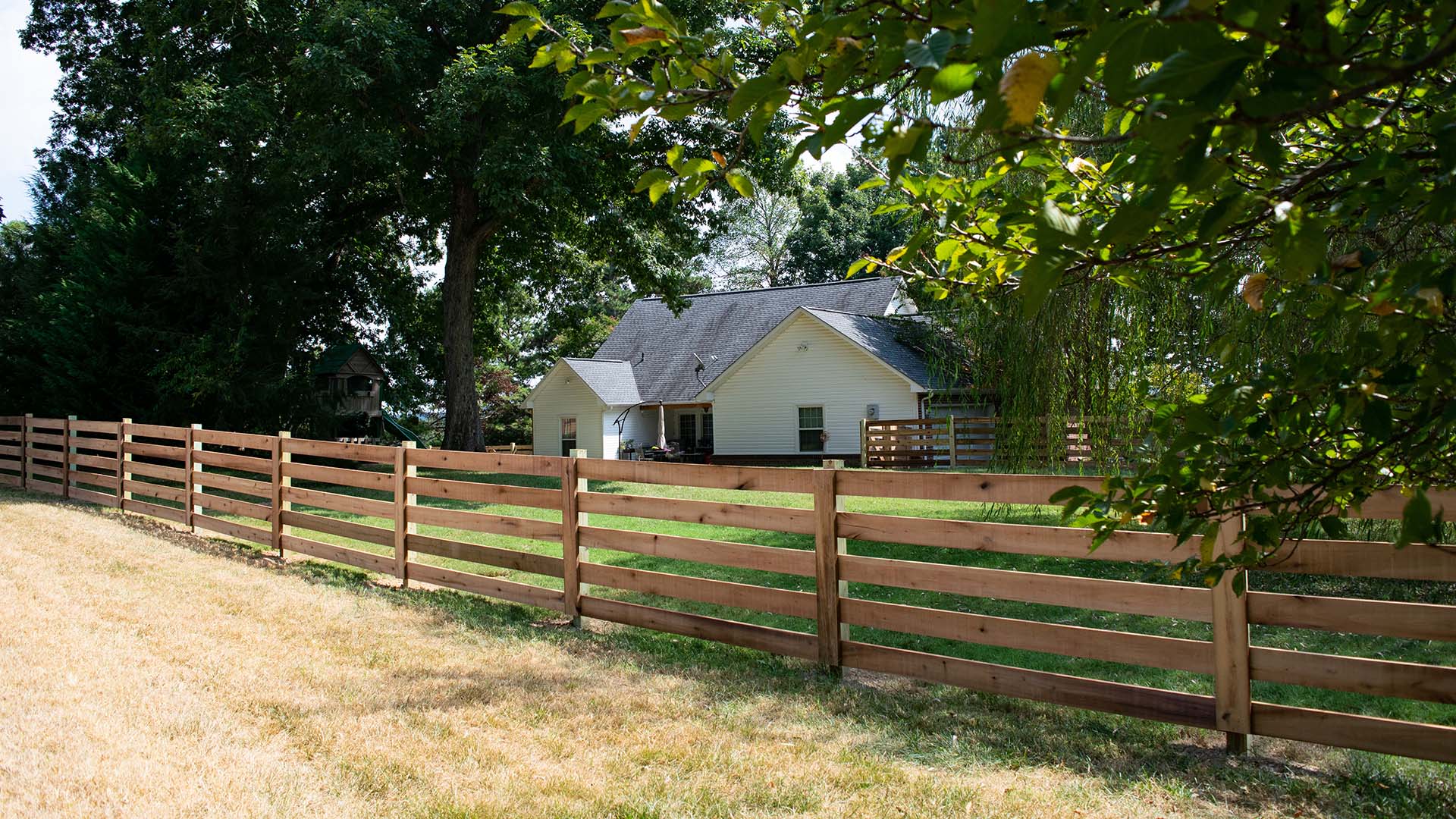 The start of a new year has a way of putting things into perspective. We clean up loose ends, make plans for improvements, and finally tackle projects that have been sitting on the back burner. For many homeowners, business owners, and property managers across East Tennessee, fencing is one of those projects.