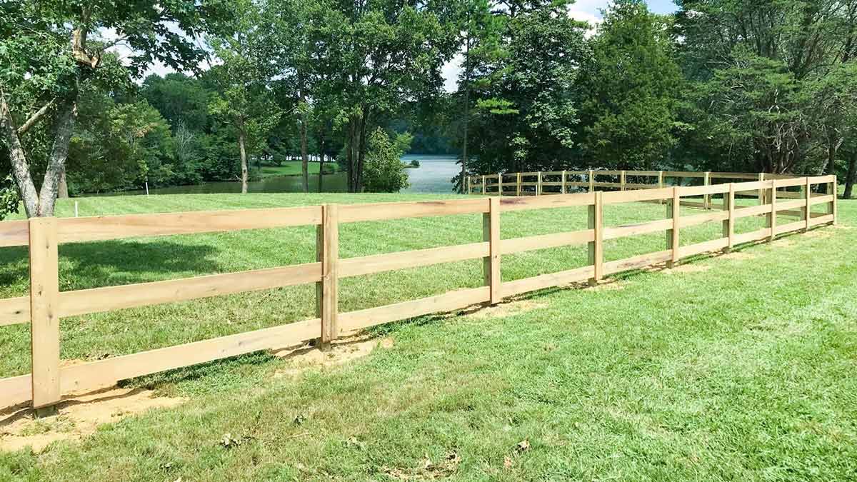 Wood privacy fence installed by Loudon County Fence in Knoxville, Tennessee