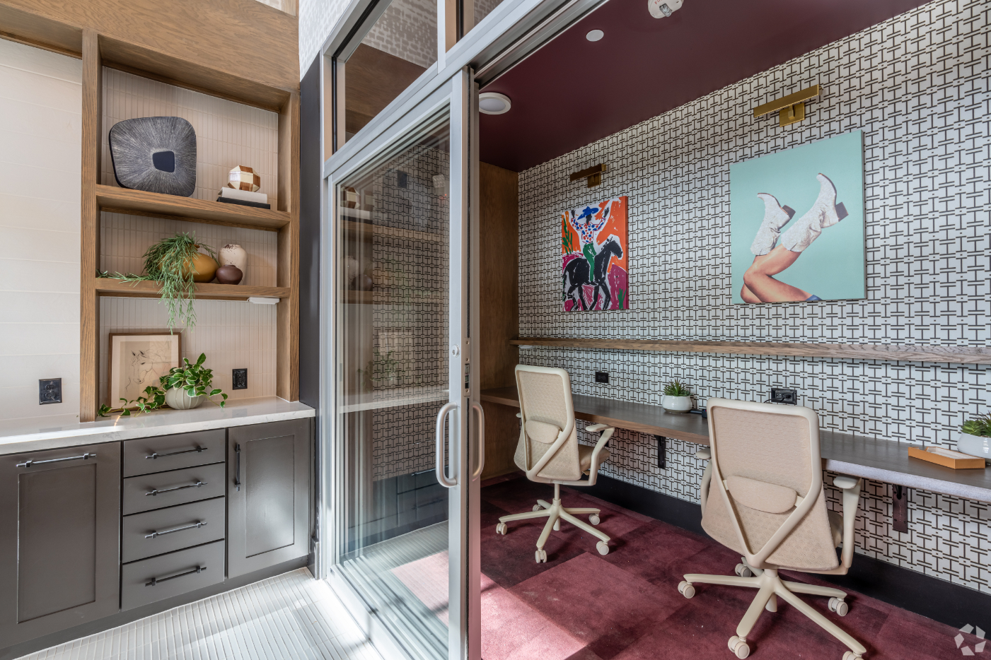 Red Oaks business center with desk and chairs