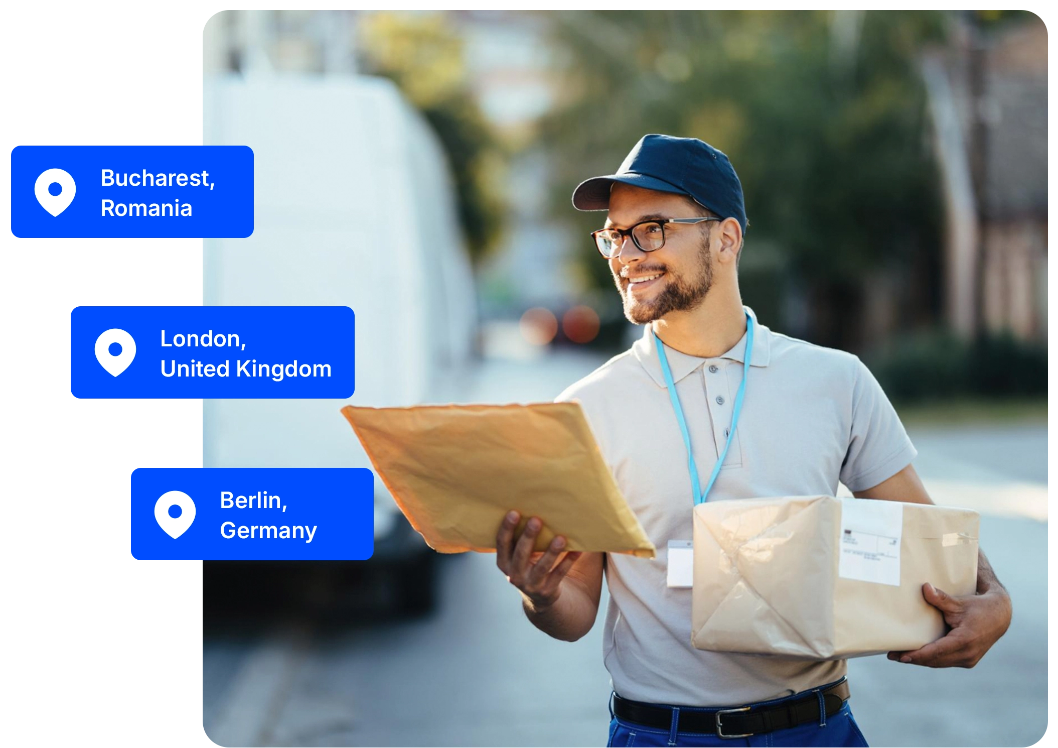 Curier zambitor tine pachete in aer liber, simbolizand livrare internationala. In apropiere sunt etichete de locatie: Bucuresti, Londra, Berlin, sugerand servicii globale.