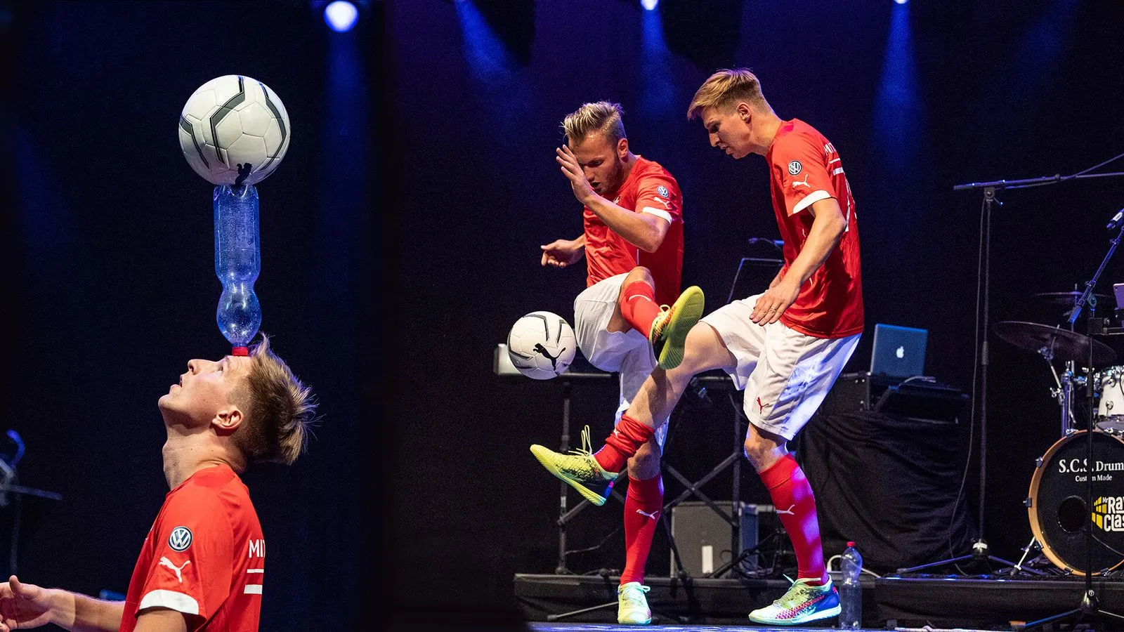 Drei Fußballartisten in roten Trikots führen auf einer Bühne verschiedene Tricks mit Fußbällen vor, einer balanciert den Ball auf einer Flasche auf dem Kopf.
