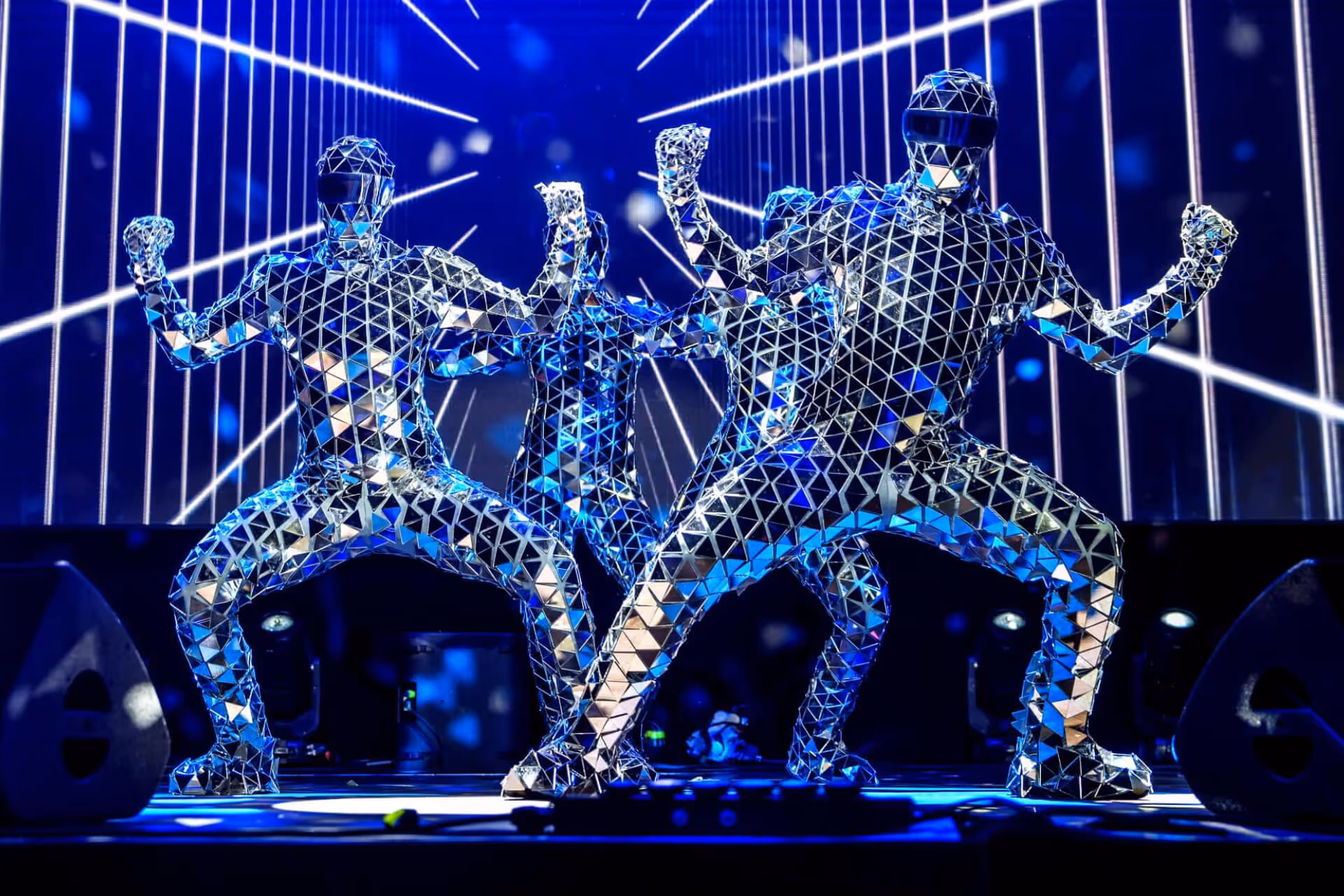 Mirror Showact – Spiegelanzug Performance für Firmenfeier, Gala & Marken-Event