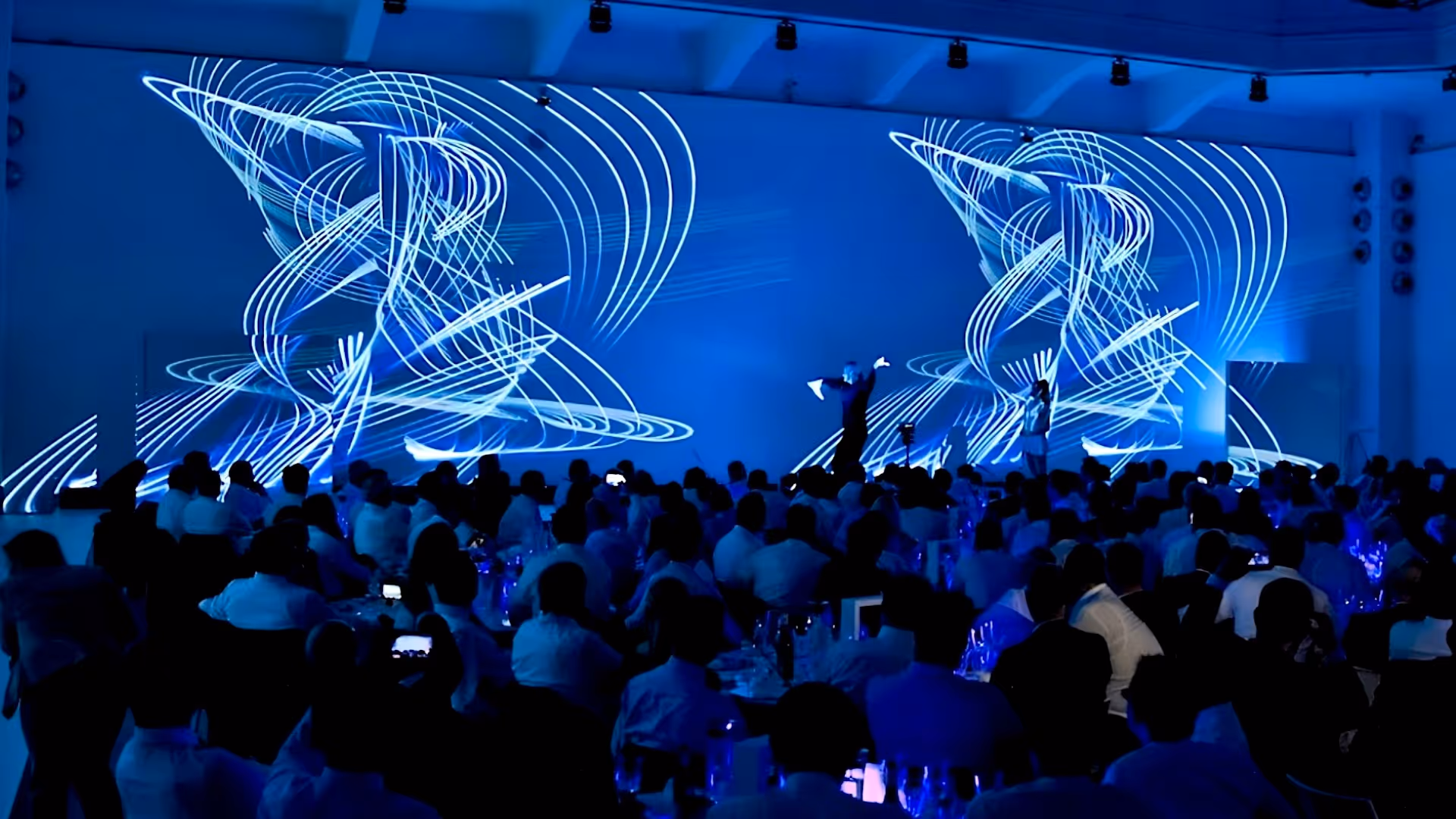 Light Painting Showact – visuelle Lichtkunst Performance für Markeninszenierung