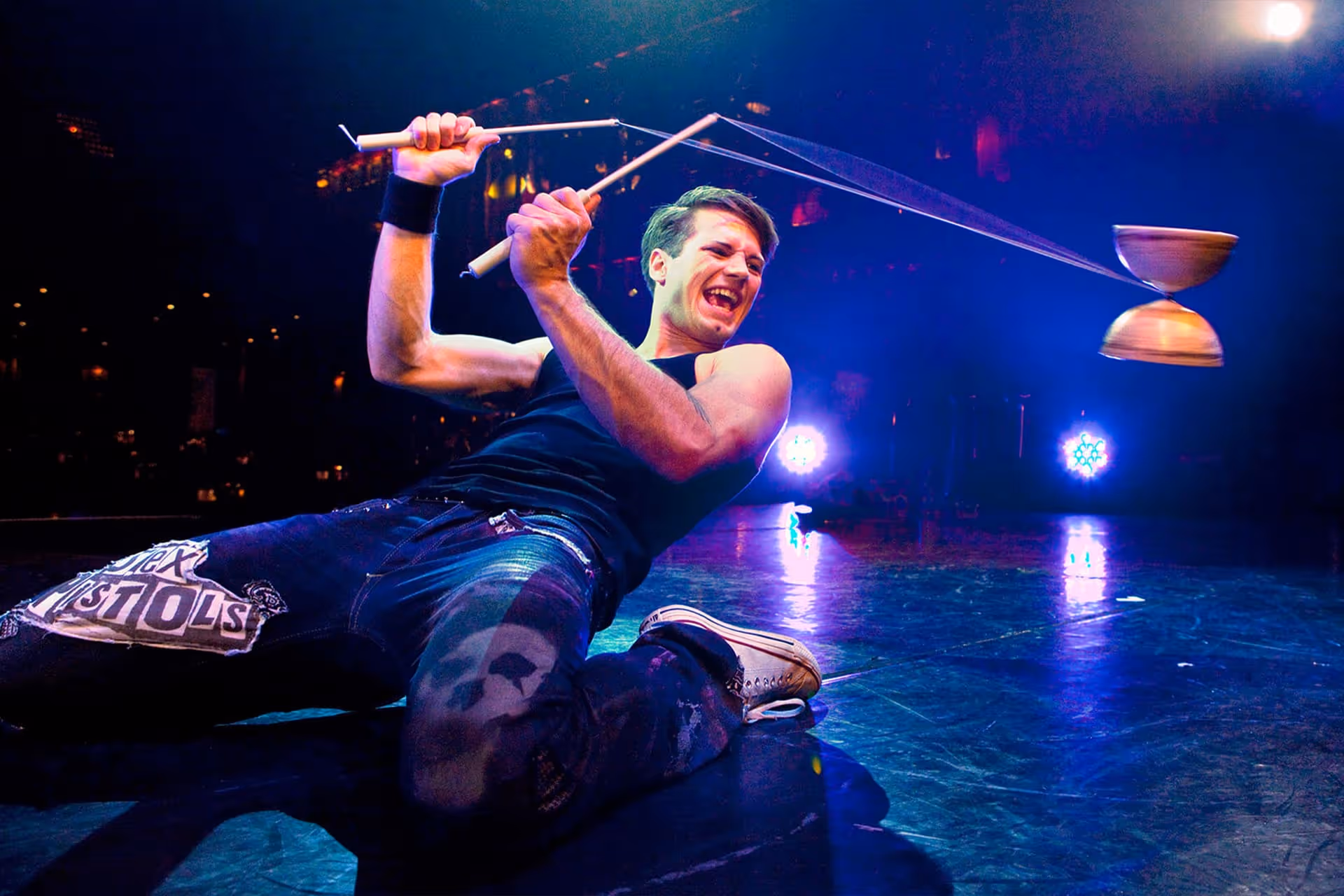 Diabolo Show buchen für Events, Messen & Marken: atemberaubende Artistik, Solo & Duo Acts, LED & dynamische Inszenierungen. Jetzt unverbindlich anfragen.