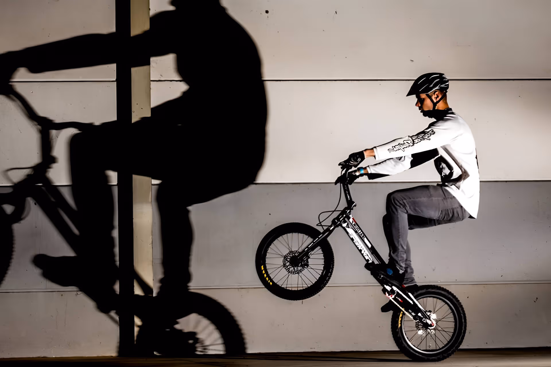 Trial Bike Showact für Events mit spektakulären Sprüngen und Stunts