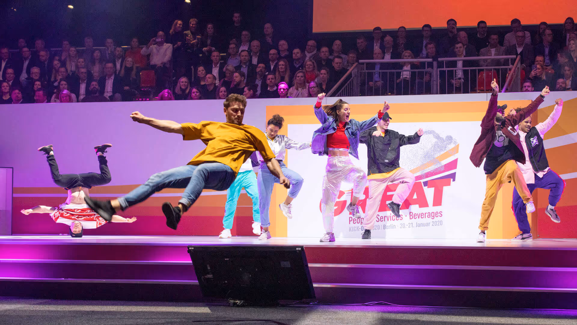 Flashmob Showact – Überraschungsauftritt für Firmenfeier & Kick-off