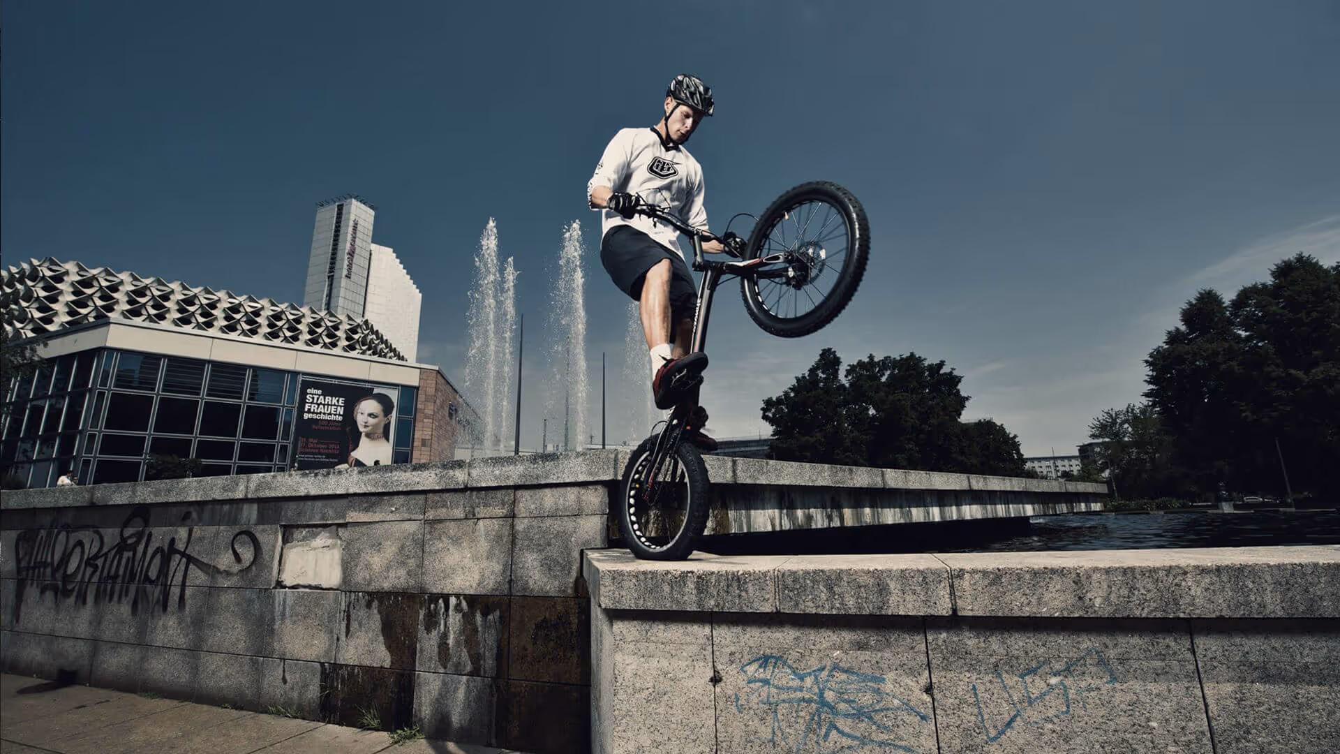 Trial Bike Showact für Events mit spektakulären Sprüngen und Stunts