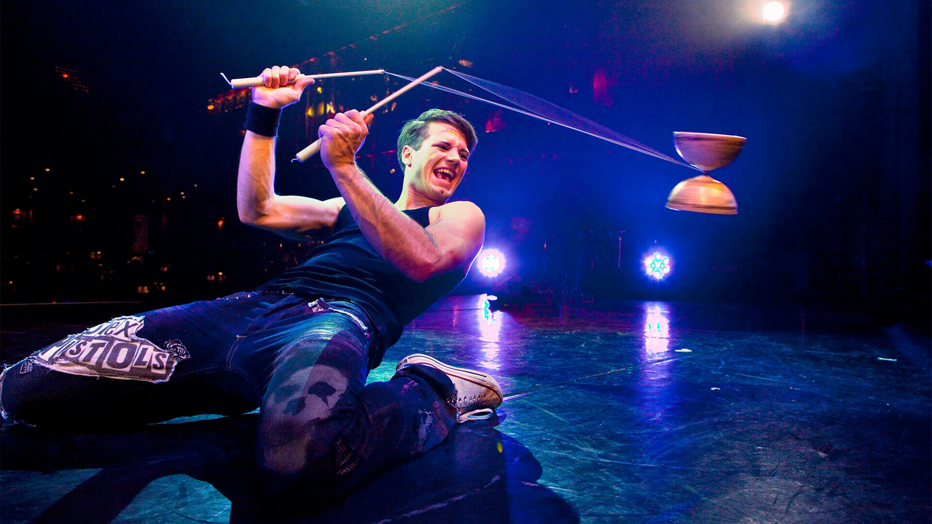 Diabolo Show buchen für Events, Messen & Marken: atemberaubende Artistik, Solo & Duo Acts, LED & dynamische Inszenierungen. Jetzt unverbindlich anfragen.